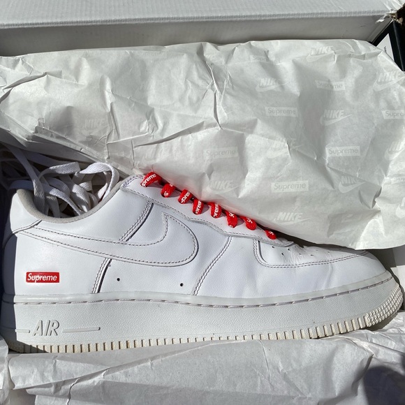 Nike AF 1 Supreme Size 10.5 Mens Pre Loved with Original Box - Picture 1 of 7